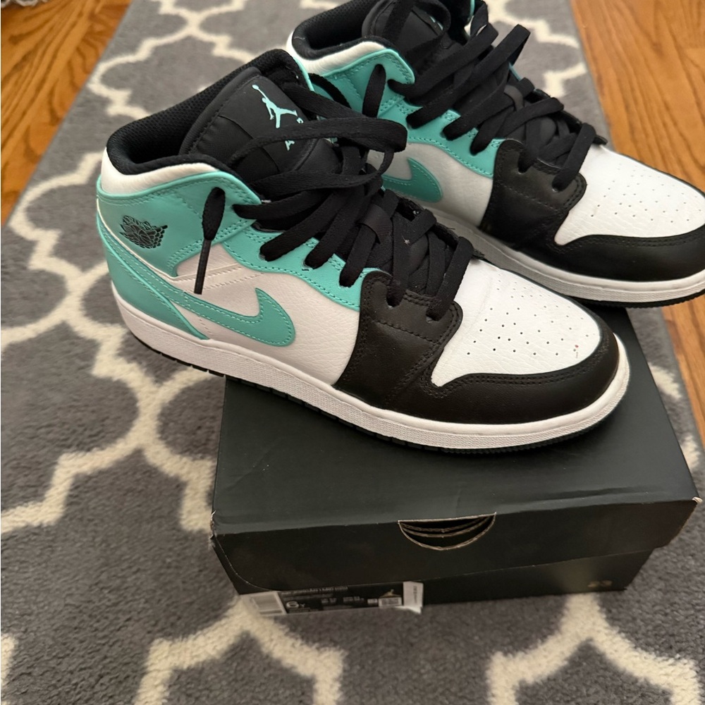 Jordan Mid Sneakers in Mint and Black